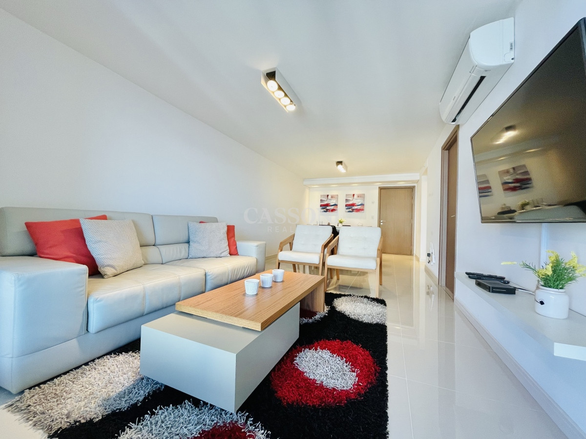 Apartamento ID.2242 - Apartamento de 3 Dormitorios y Dependencia, con Parrillero y Vista al Mar en Playa Brava, Punta del Este 