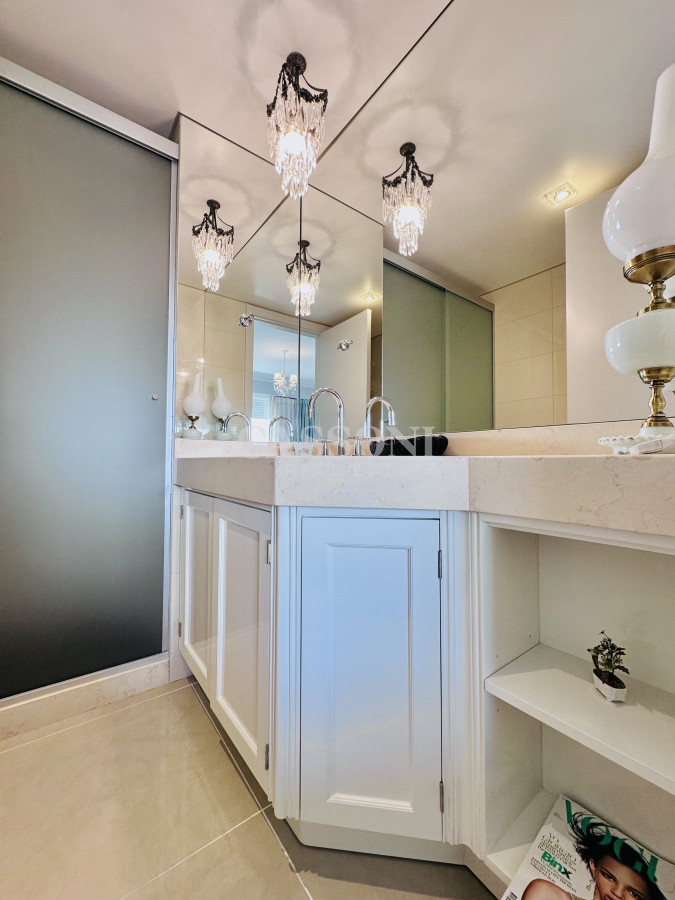 Apartamento ID.2594 - Lujoso Penthouse de 4 Dormitorios con Vista al Mar sobre Playa Mansa, Punta del Este