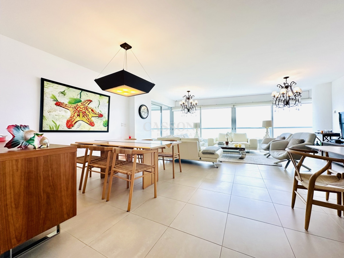 Apartamento ID.2987 - Oportunidad en Venta y Alquiler temporal de maravilloso departamento esquinero en Torre Le Parc, Playa Brava, Punta del Este