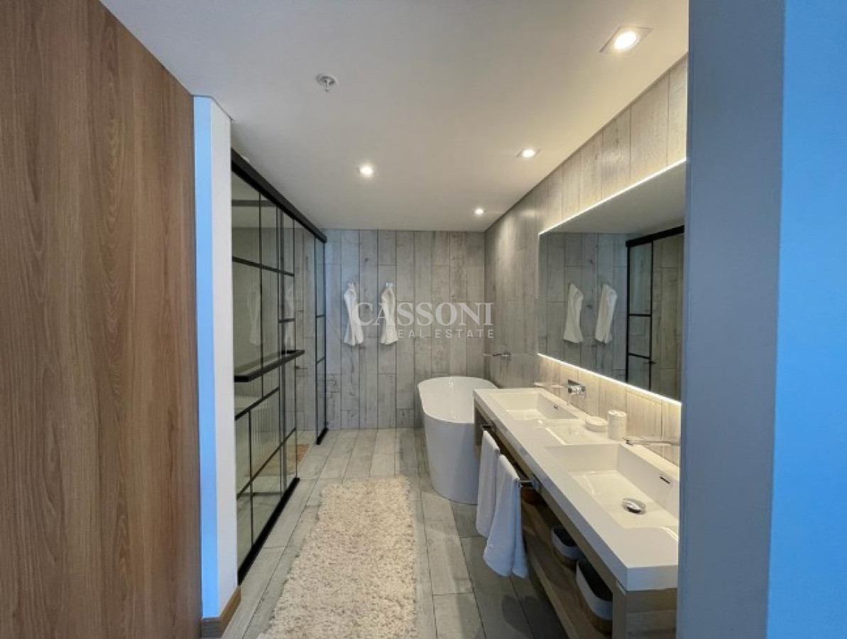 Apartamento ID.3247 - Venta de Apartamento de 2 Dormitorios en suite piso alto de Torre Surfside Village, Punta del Este