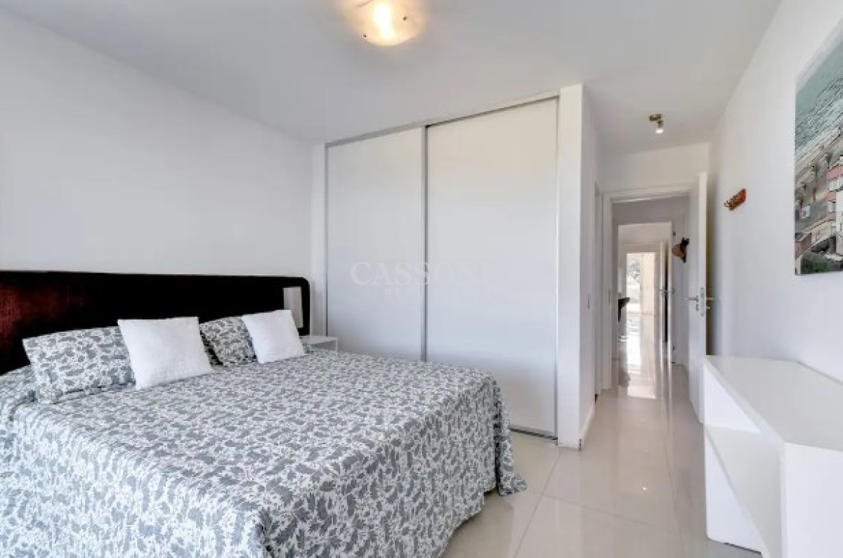 Apartamento ID.3293 - Apartamento de 3 Dormitorios en Venta Primera Línea del Mar, Playa Brava Punta del Este