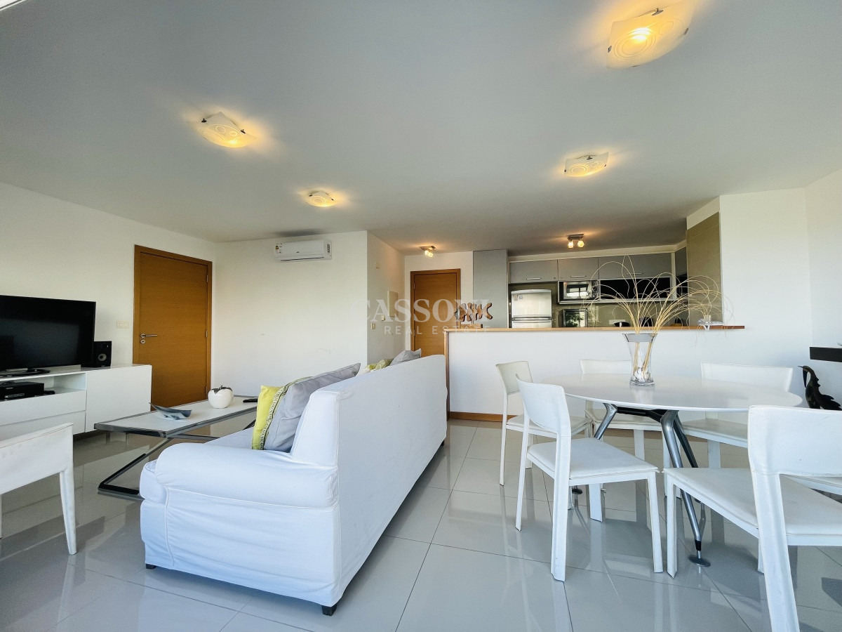 Apartamento ID.2650 - Apartamento de 2 Dormitorios y Parrillero Frente a Playa Brava, Punta del Este