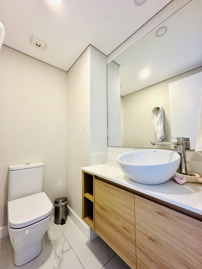 Apartamento ID.4230 - Apartamento Frente al Mar de 3 Dormitorios y Dependencia en Playa Mansa, Punta del Este 