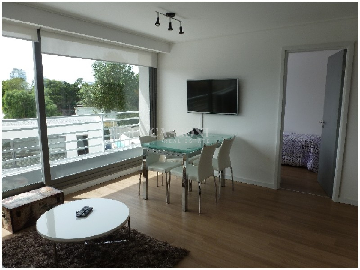 Apartamento ID.4712 - Alquiler temporal de apartamento de dos dormitorios con dos baños en Playa Mansa, Punta del Este