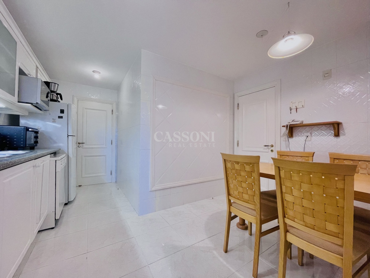 Apartamento ID.2858 - Apartamento de 3 Dormitorios sobre Playa Mansa, en Venta y Alquiler, Punta del Este