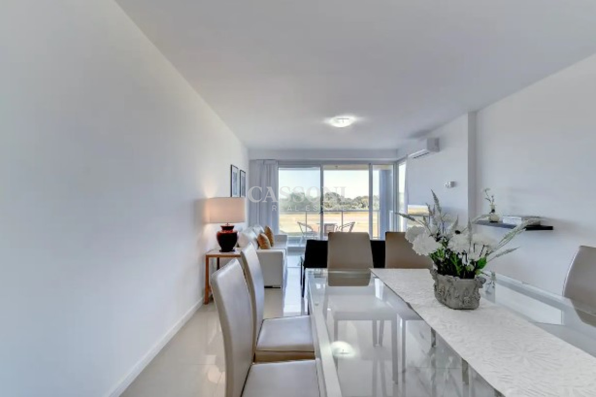 Apartamento ID.3293 - Apartamento de 3 Dormitorios en Venta Primera Línea del Mar, Playa Brava Punta del Este
