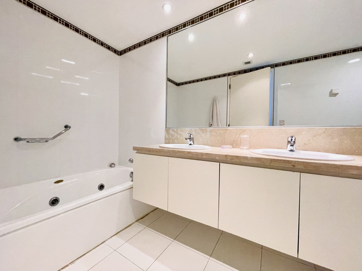 Apartamento ID.4410 - Alquiler temporario de Apartamento de 2 Dormitorios más Dependencia en Torre Le Parc, Playa Brava