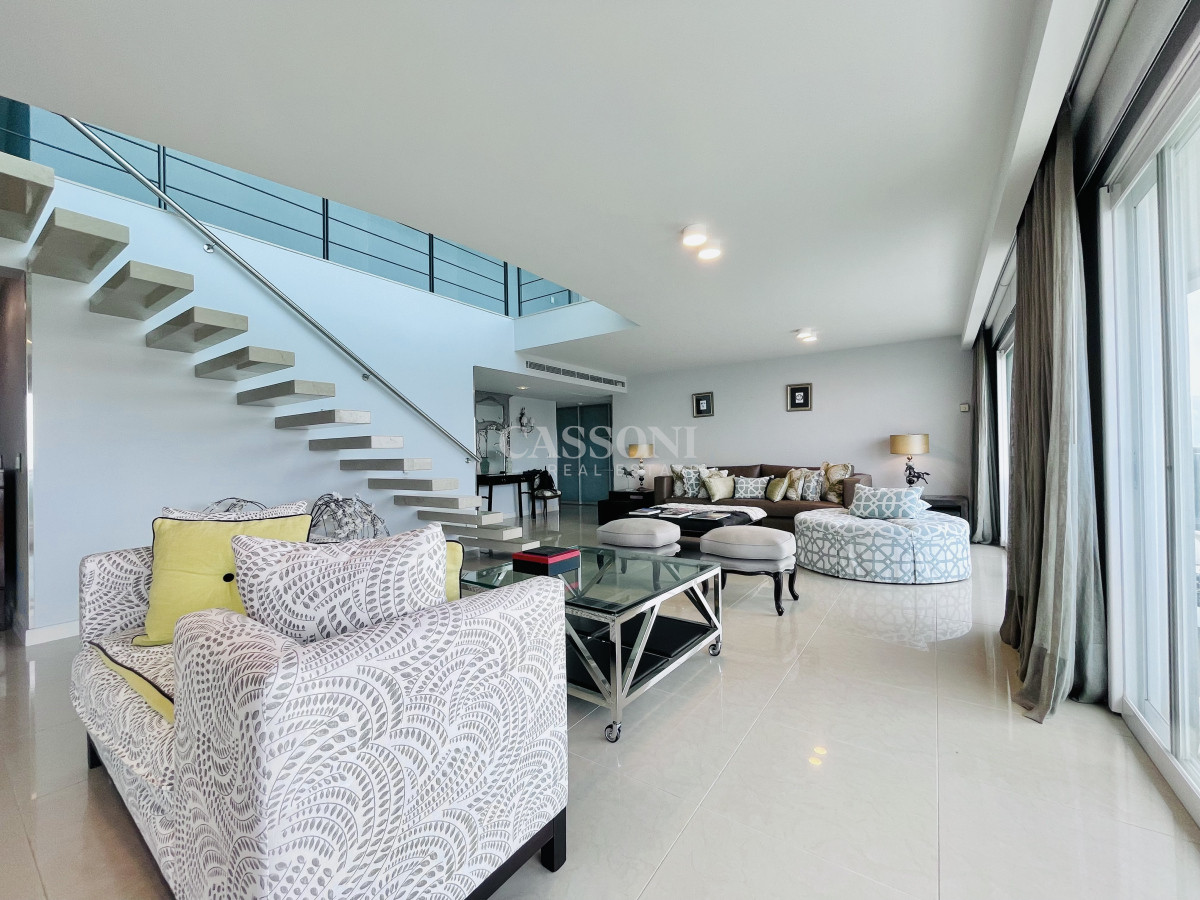 Apartamento ID.2594 - Lujoso Penthouse de 4 Dormitorios con Vista al Mar sobre Playa Mansa, Punta del Este