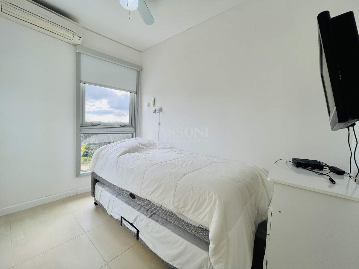 Apartamento ID.4410 - Alquiler temporario de Apartamento de 2 Dormitorios más Dependencia en Torre Le Parc, Playa Brava