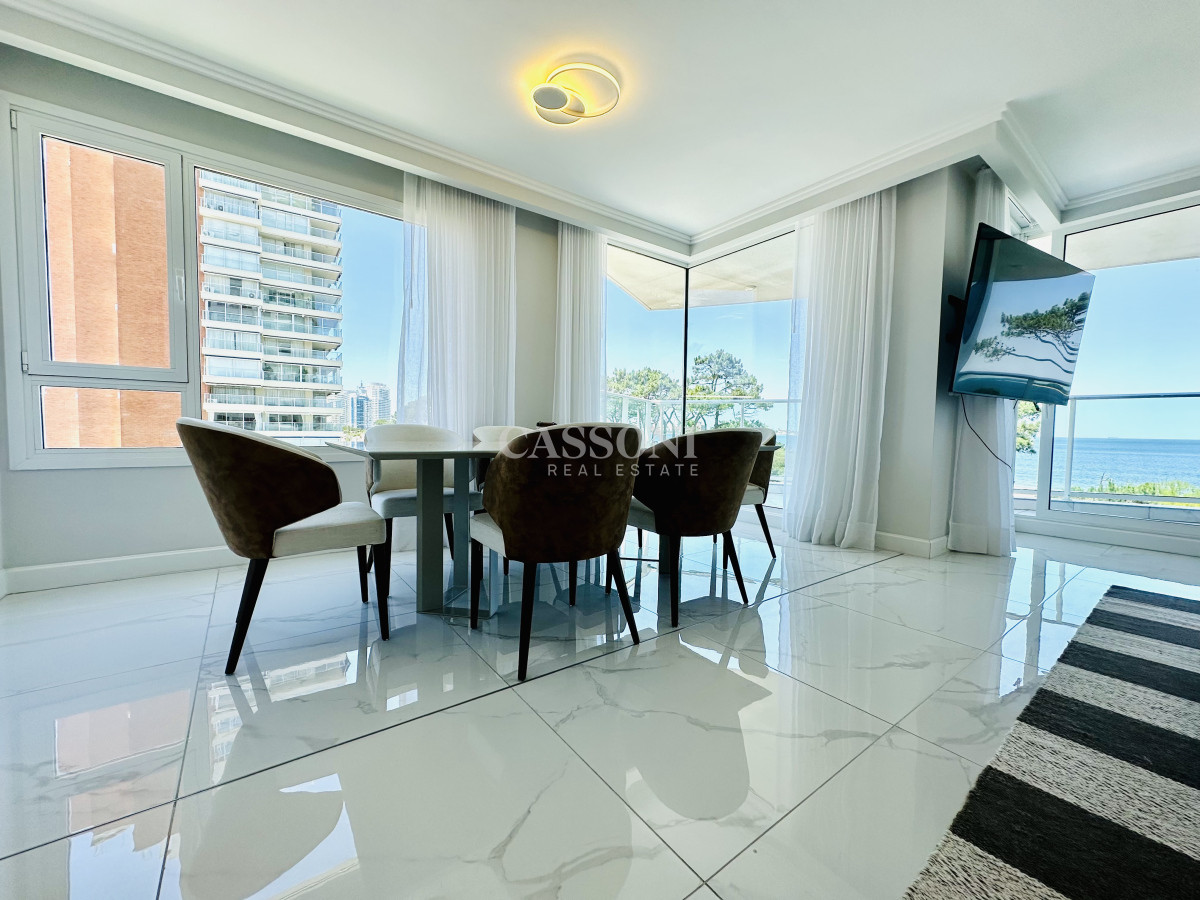 Apartamento ID.4230 - Apartamento Frente al Mar de 3 Dormitorios y Dependencia en Playa Mansa, Punta del Este 