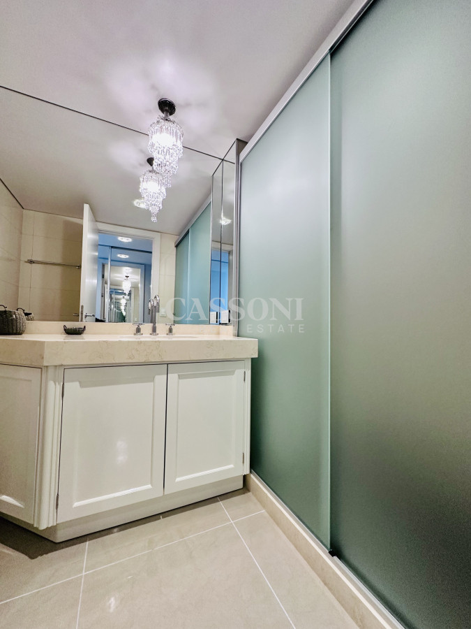 Apartamento ID.2594 - Lujoso Penthouse de 4 Dormitorios con Vista al Mar sobre Playa Mansa, Punta del Este