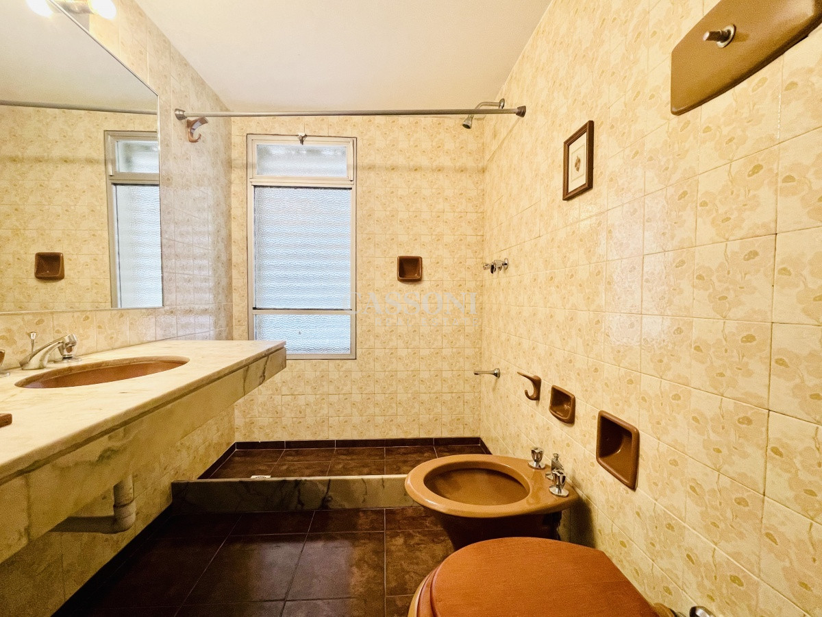 Apartamento ID.3567 - Apartamento de 2 Dormitorios Frente al Mar, con Vista - Playa Mansa, Venta