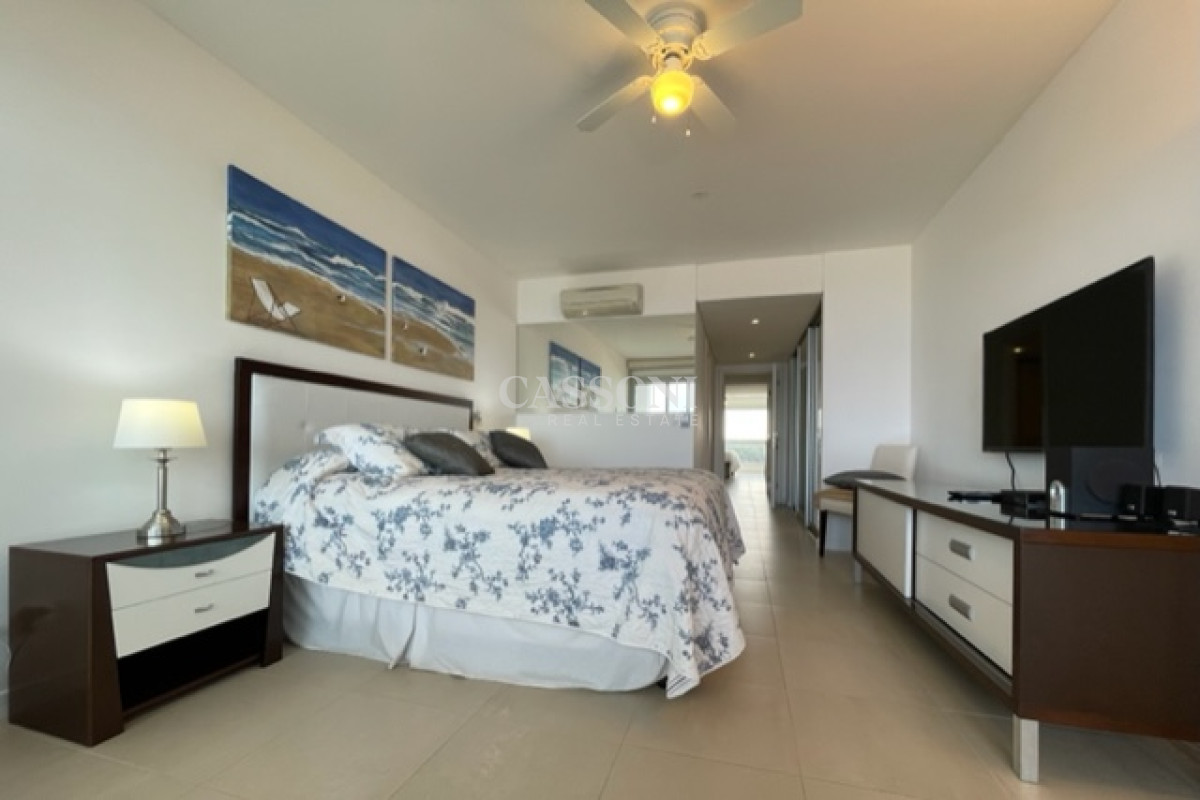 Apartamento ID.4410 - Alquiler temporario de Apartamento de 2 Dormitorios más Dependencia en Torre Le Parc, Playa Brava