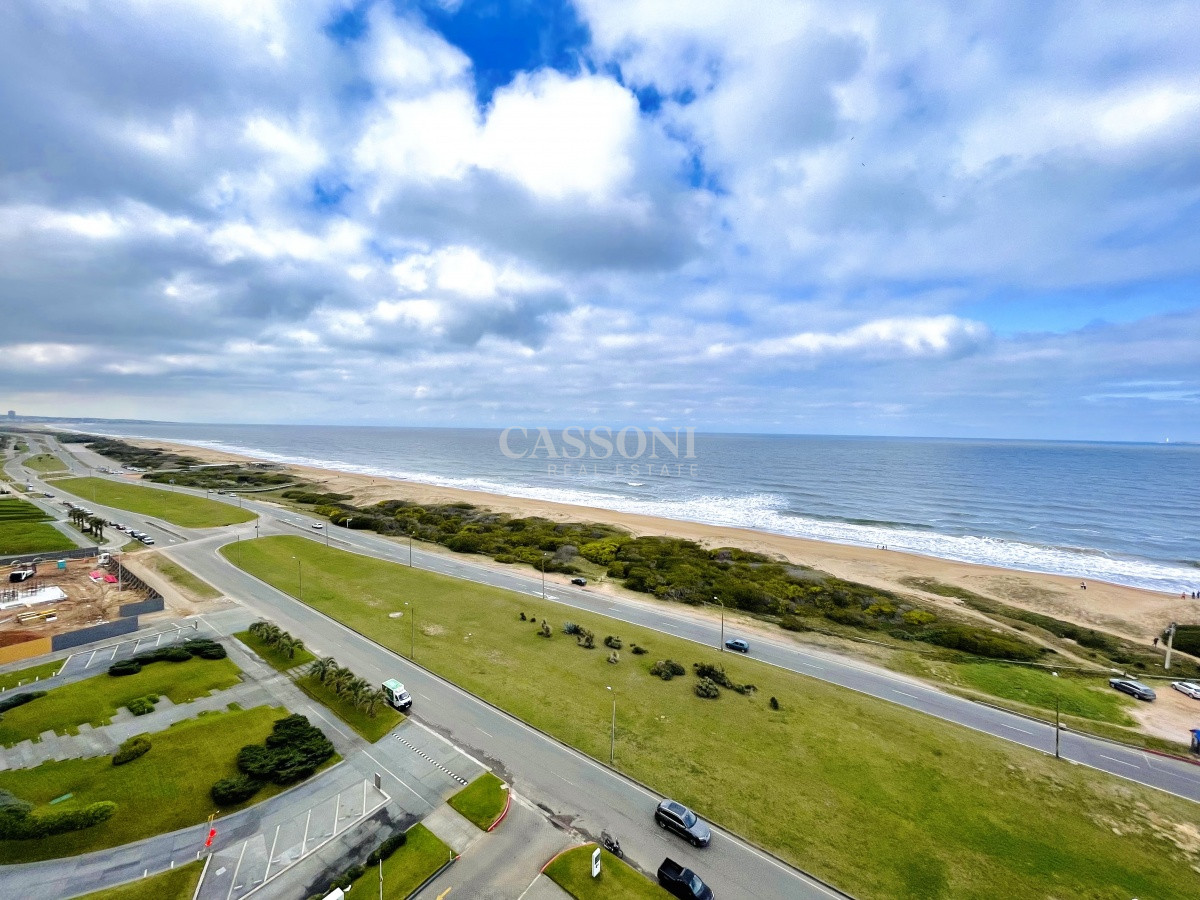 Apartamento ID.4410 - Alquiler temporario de Apartamento de 2 Dormitorios más Dependencia en Torre Le Parc, Playa Brava