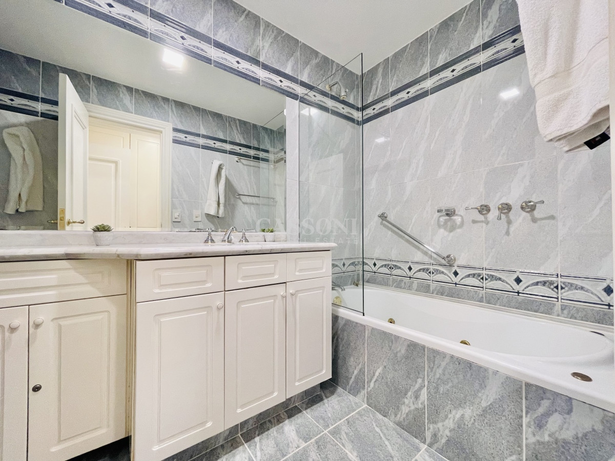 Apartamento ID.2858 - Apartamento de 3 Dormitorios sobre Playa Mansa, en Venta y Alquiler, Punta del Este
