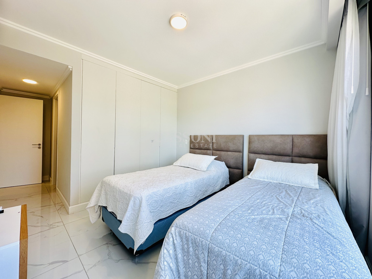 Apartamento ID.4230 - Apartamento Frente al Mar de 3 Dormitorios y Dependencia en Playa Mansa, Punta del Este 