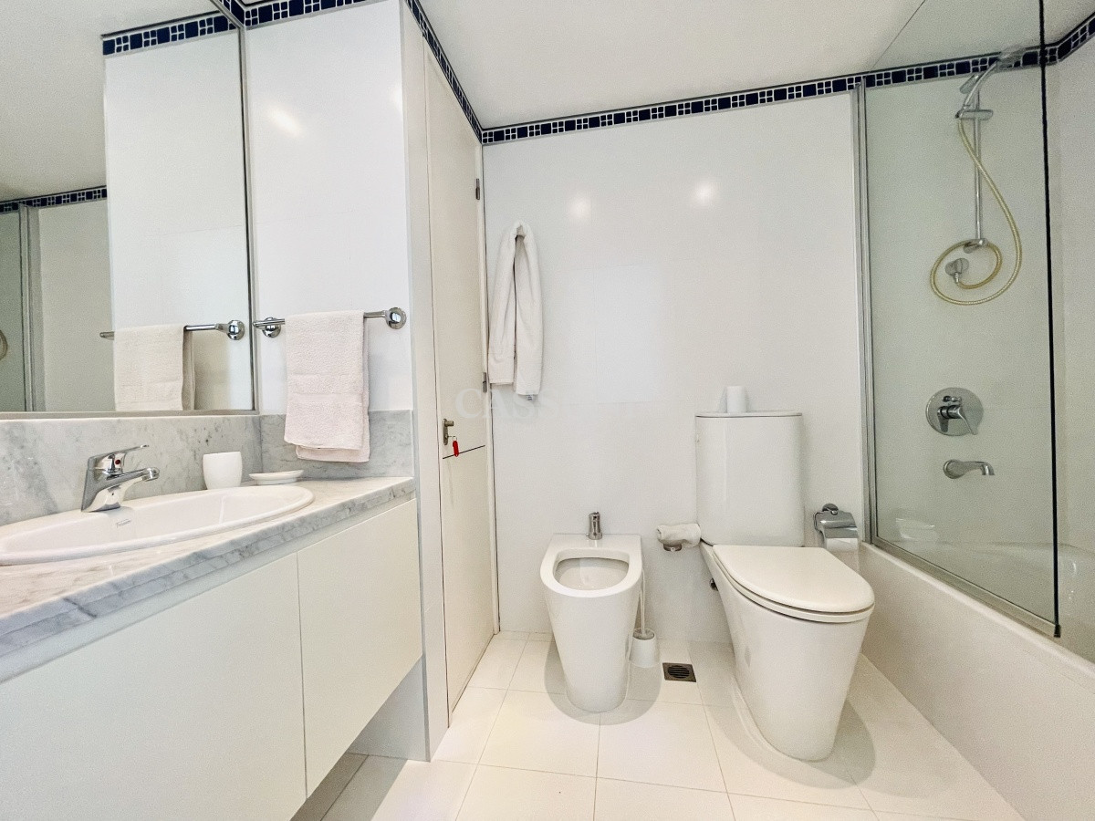 Apartamento ID.4410 - Alquiler temporario de Apartamento de 2 Dormitorios más Dependencia en Torre Le Parc, Playa Brava
