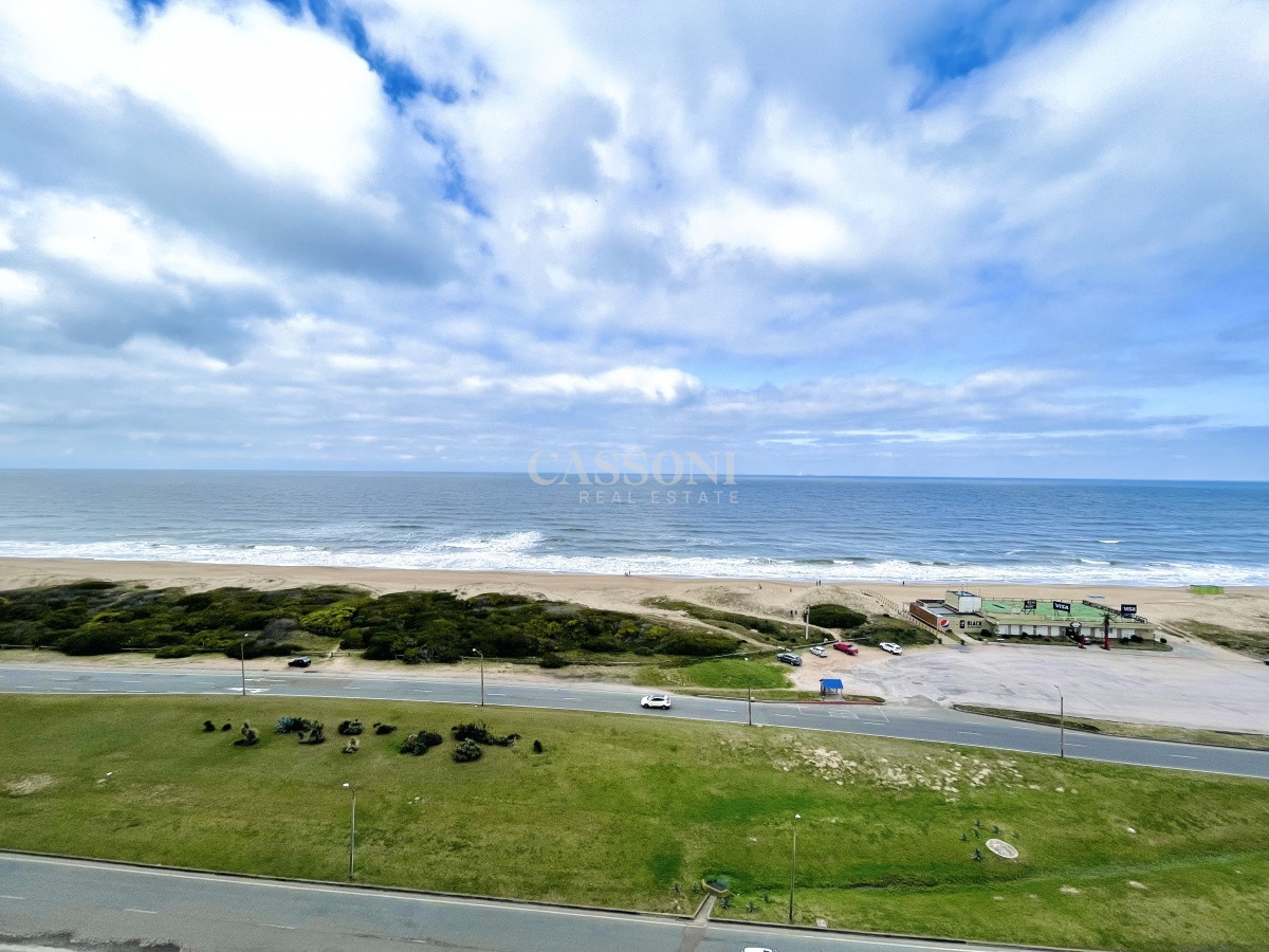 Apartamento ID.4410 - Alquiler temporario de Apartamento de 2 Dormitorios más Dependencia en Torre Le Parc, Playa Brava