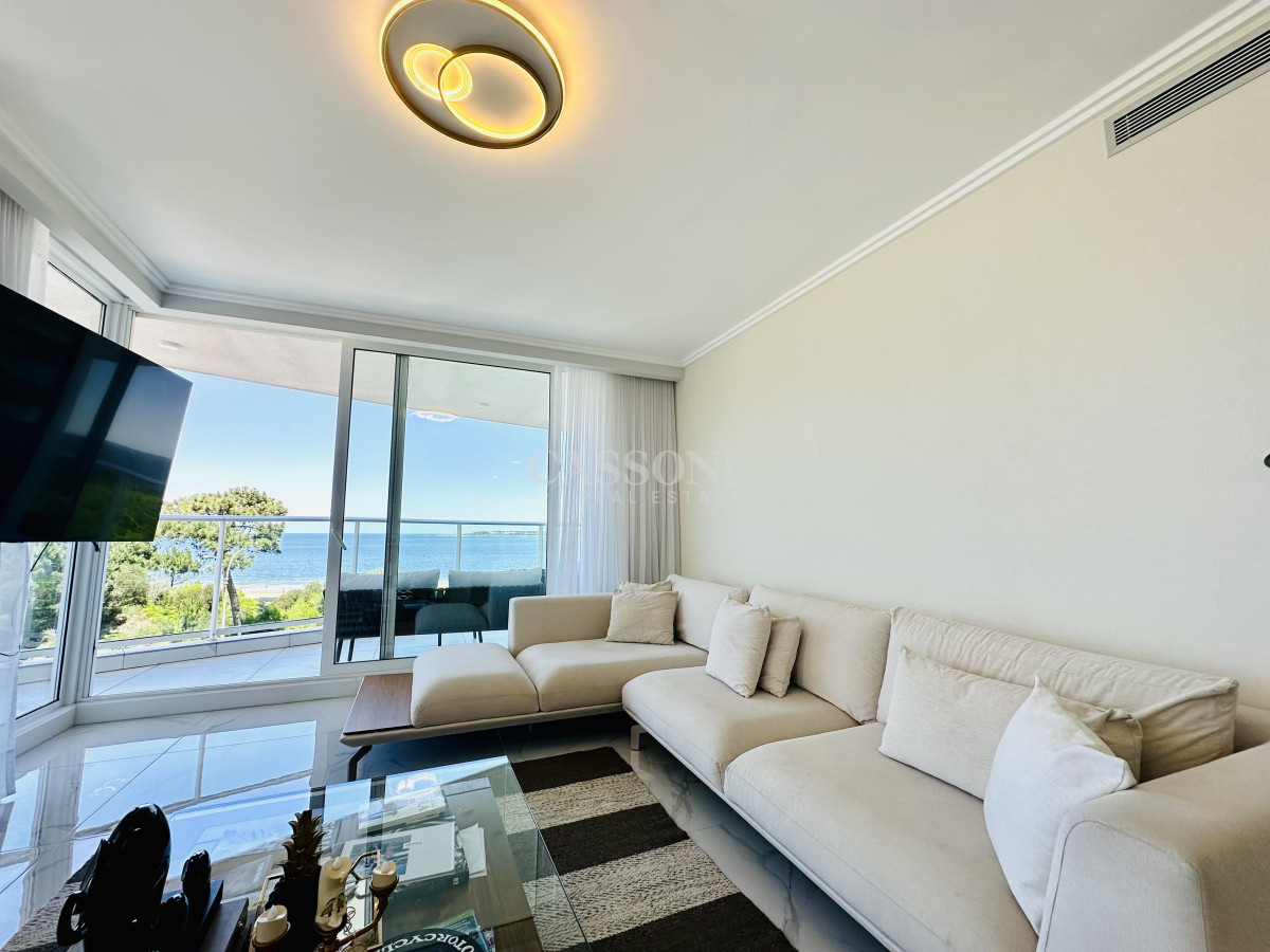 Apartamento ID.4230 - Apartamento Frente al Mar de 3 Dormitorios y Dependencia en Playa Mansa, Punta del Este 