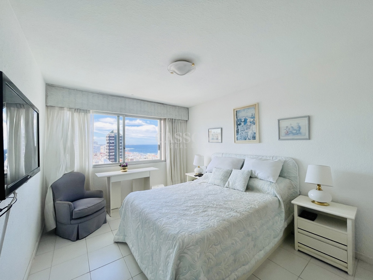 Apartamento ID.2553 - Apartamento de 4 Dormitorios con Vista al Mar - Península de Punta del Este, Venta y Alquiler
