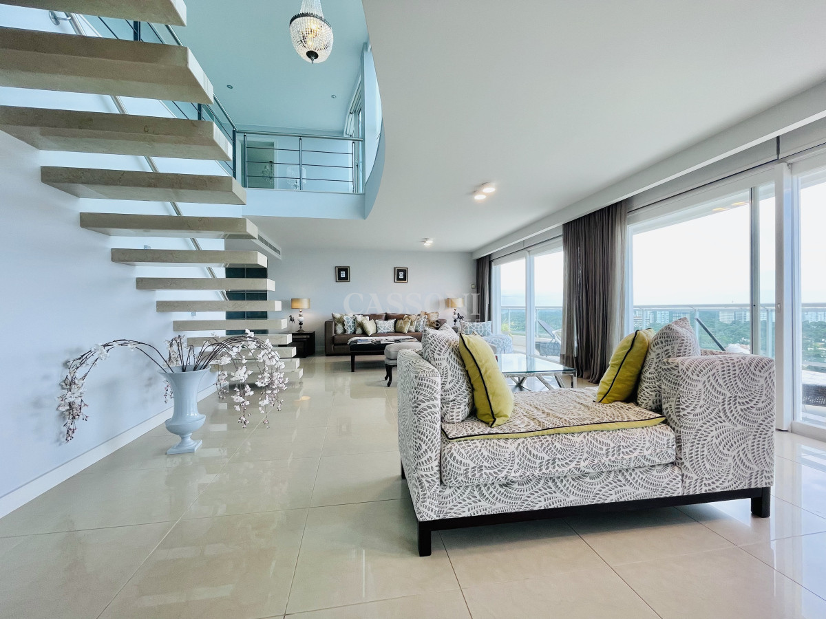 Apartamento ID.2594 - Lujoso Penthouse de 4 Dormitorios con Vista al Mar sobre Playa Mansa, Punta del Este