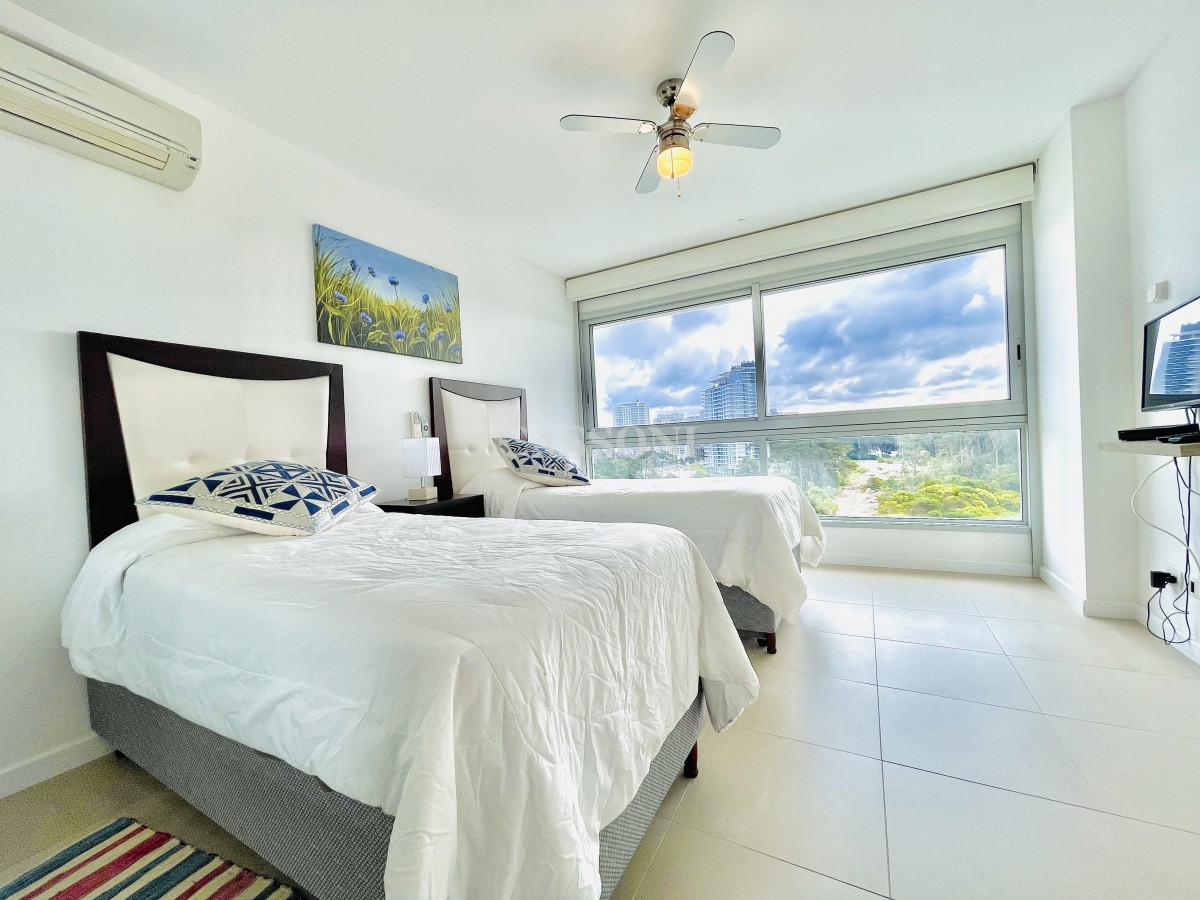 Apartamento ID.4410 - Alquiler temporario de Apartamento de 2 Dormitorios más Dependencia en Torre Le Parc, Playa Brava