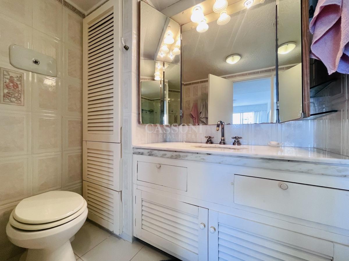 Apartamento ID.2553 - Apartamento de 4 Dormitorios con Vista al Mar - Península de Punta del Este, Venta y Alquiler