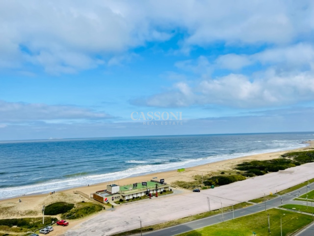 Apartamento ID.4410 - Alquiler temporario de Apartamento de 2 Dormitorios más Dependencia en Torre Le Parc, Playa Brava