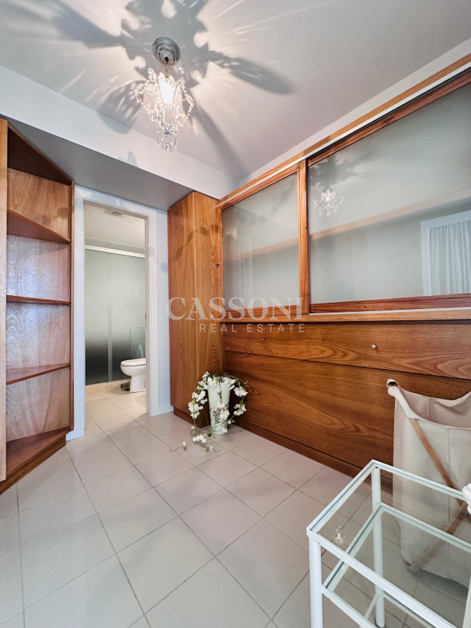 Apartamento ID.2594 - Lujoso Penthouse de 4 Dormitorios con Vista al Mar sobre Playa Mansa, Punta del Este