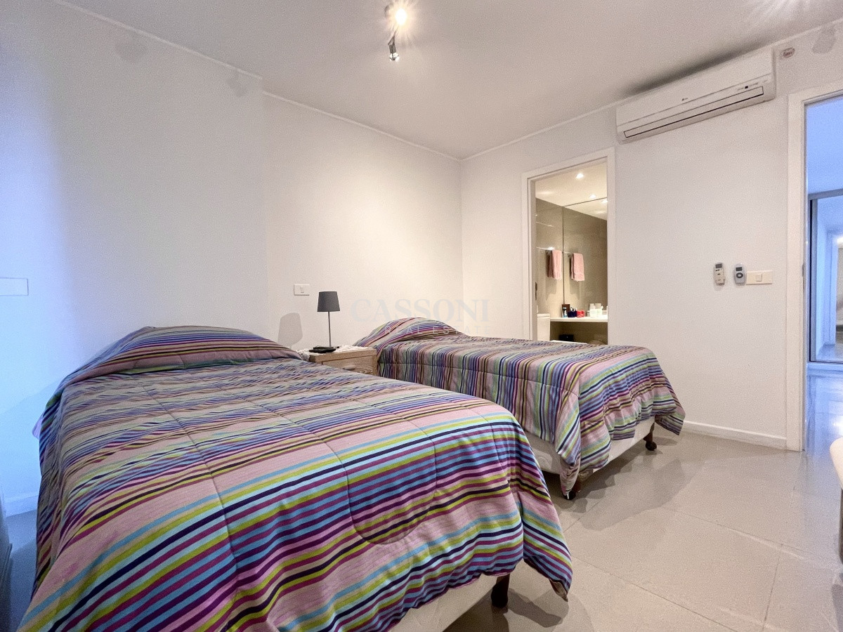 Apartamento ID.2825 - Moderno Apartamento de 3 Suites en Playa Mansa con Vista al Mar