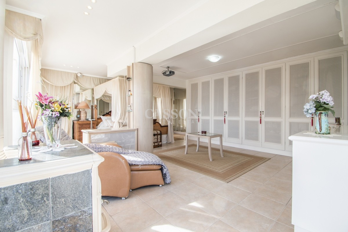 Apartamento ID.3375 - Penthouse sobre Playa Mansa, 4 Dormitorios y Parrillero en Venta - Punta del Este