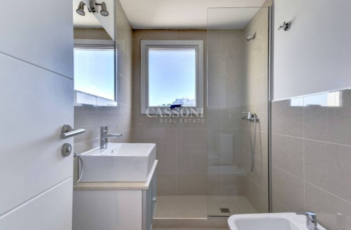Apartamento ID.3293 - Apartamento de 3 Dormitorios en Venta Primera Línea del Mar, Playa Brava Punta del Este