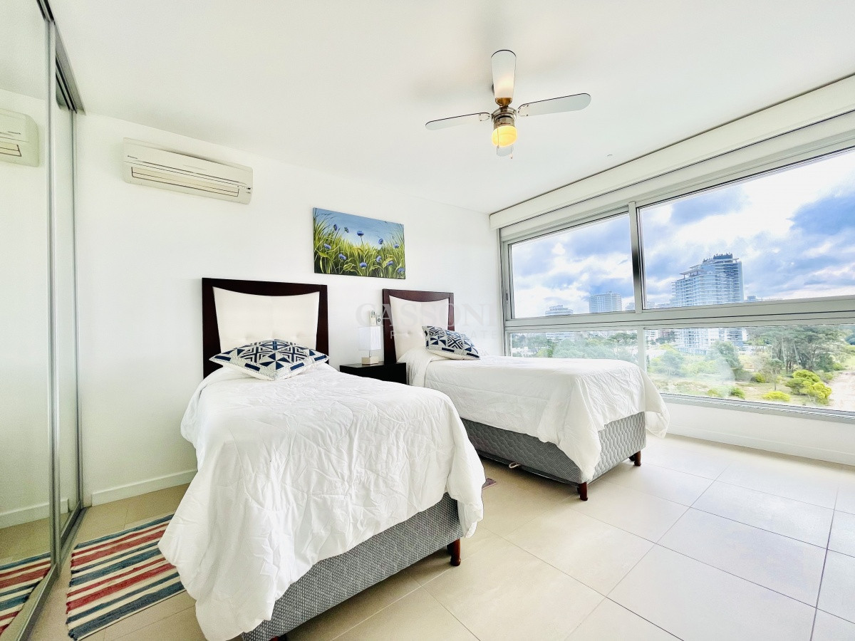 Apartamento ID.4410 - Alquiler temporario de Apartamento de 2 Dormitorios más Dependencia en Torre Le Parc, Playa Brava