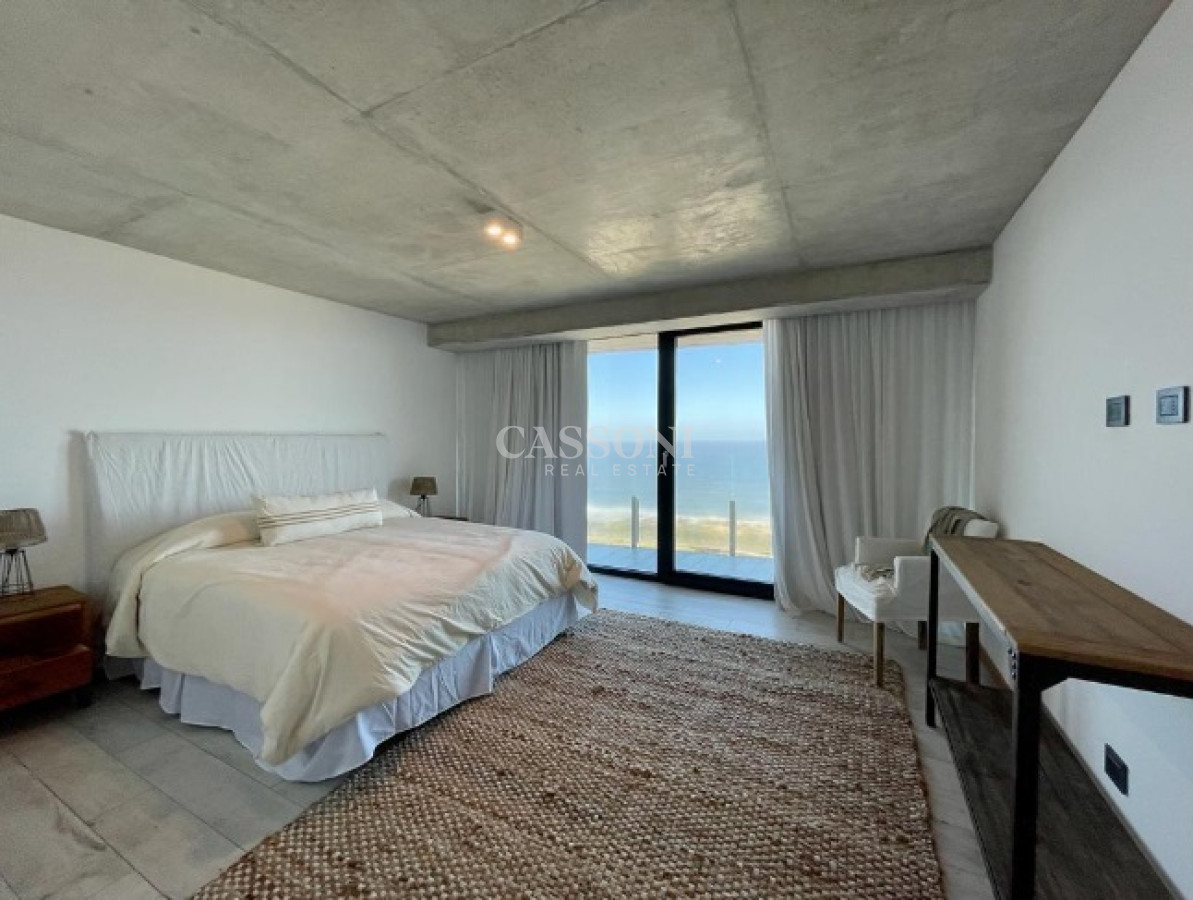 Apartamento ID.3247 - Venta de Apartamento de 2 Dormitorios en suite piso alto de Torre Surfside Village, Punta del Este