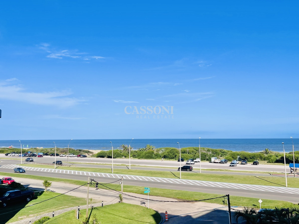 Apartamento ID.2650 - Apartamento de 2 Dormitorios y Parrillero Frente a Playa Brava, Punta del Este