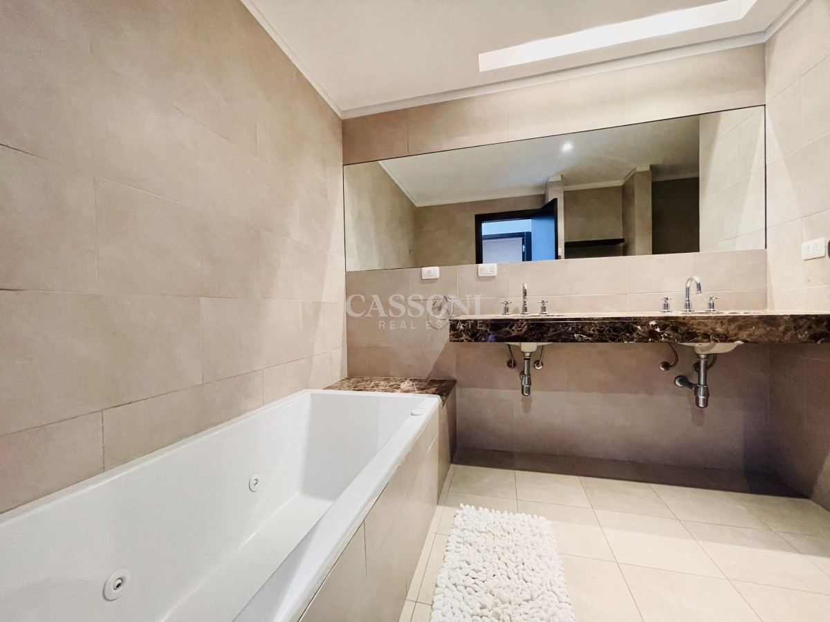 Apartamento ID.2466 - Venta de Moderno Apartamento de 3 Dormitorios Frente al Mar en La Barra