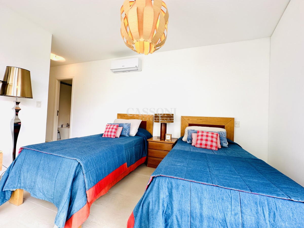 Apartamento ID.2987 - Oportunidad en Venta y Alquiler temporal de maravilloso departamento esquinero en Torre Le Parc, Playa Brava, Punta del Este