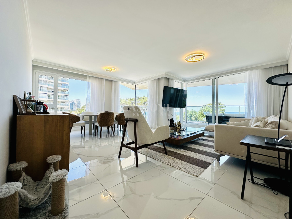 Apartamento ID.4230 - Apartamento Frente al Mar de 3 Dormitorios y Dependencia en Playa Mansa, Punta del Este 