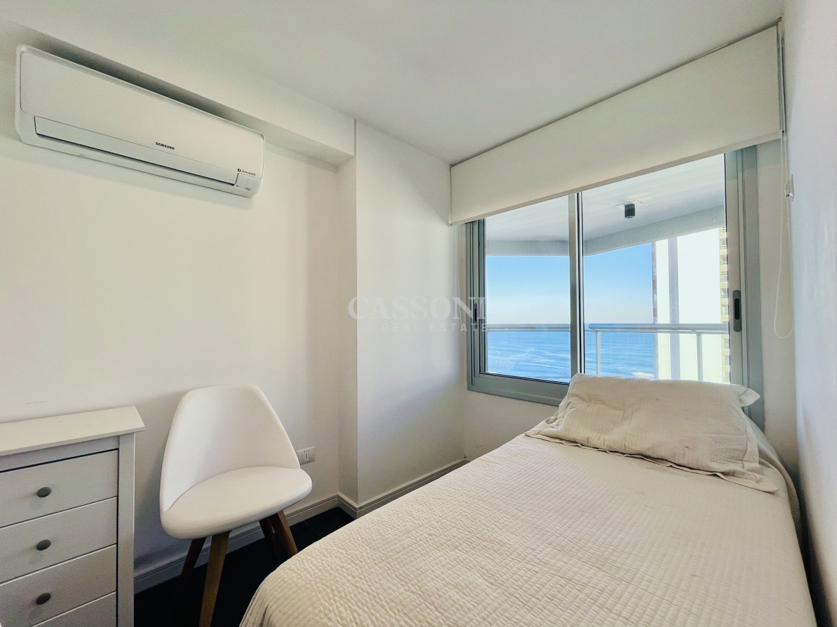 Apartamento ID.2242 - Apartamento de 3 Dormitorios y Dependencia, con Parrillero y Vista al Mar en Playa Brava, Punta del Este 