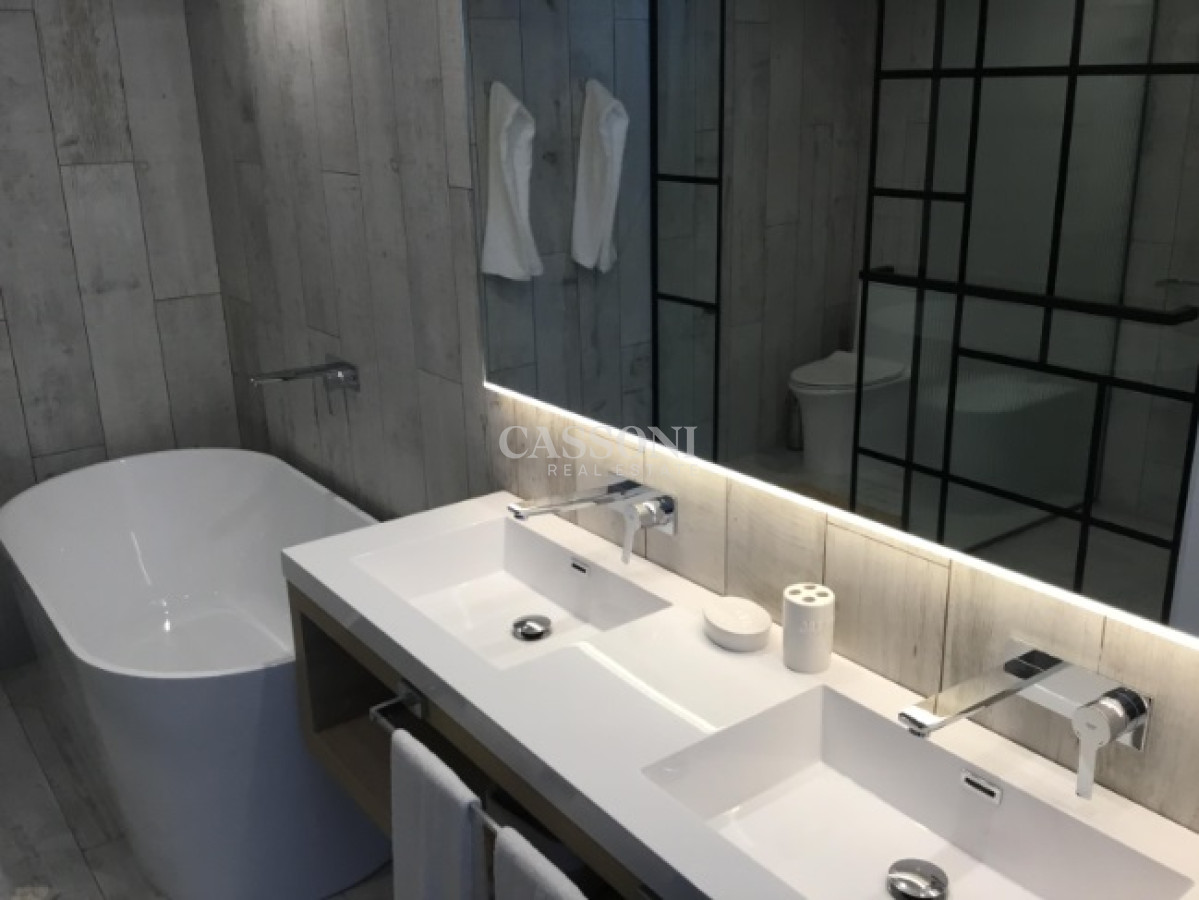 Apartamento ID.3247 - Venta de Apartamento de 2 Dormitorios en suite piso alto de Torre Surfside Village, Punta del Este
