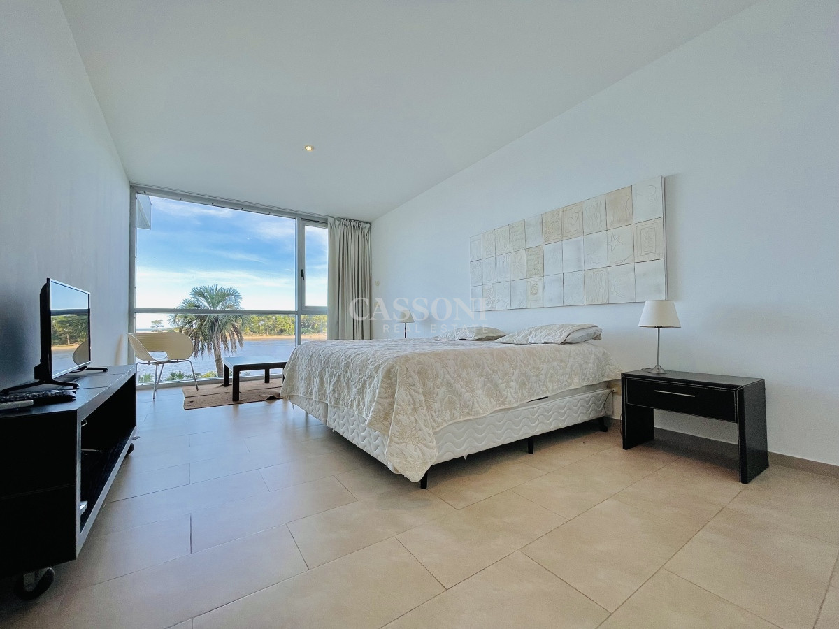 Apartamento ID.2466 - Venta de Moderno Apartamento de 3 Dormitorios Frente al Mar en La Barra