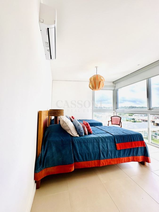 Apartamento ID.2987 - Oportunidad en Venta y Alquiler temporal de maravilloso departamento esquinero en Torre Le Parc, Playa Brava, Punta del Este