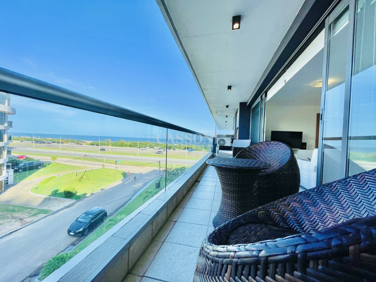 Apartamento ID.2650 - Apartamento de 2 Dormitorios y Parrillero Frente a Playa Brava, Punta del Este