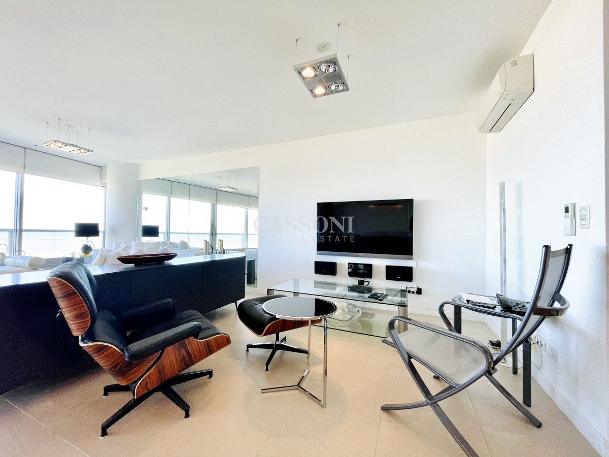 Apartamento ID.2240 - Venta y alquiler de departamento esquinero de 3 Dormitorios ý Dependencia de servicio, Torre LE PARC, playa Brava. Punta del Este