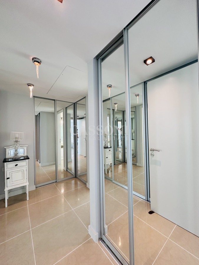 Apartamento ID.2594 - Lujoso Penthouse de 4 Dormitorios con Vista al Mar sobre Playa Mansa, Punta del Este