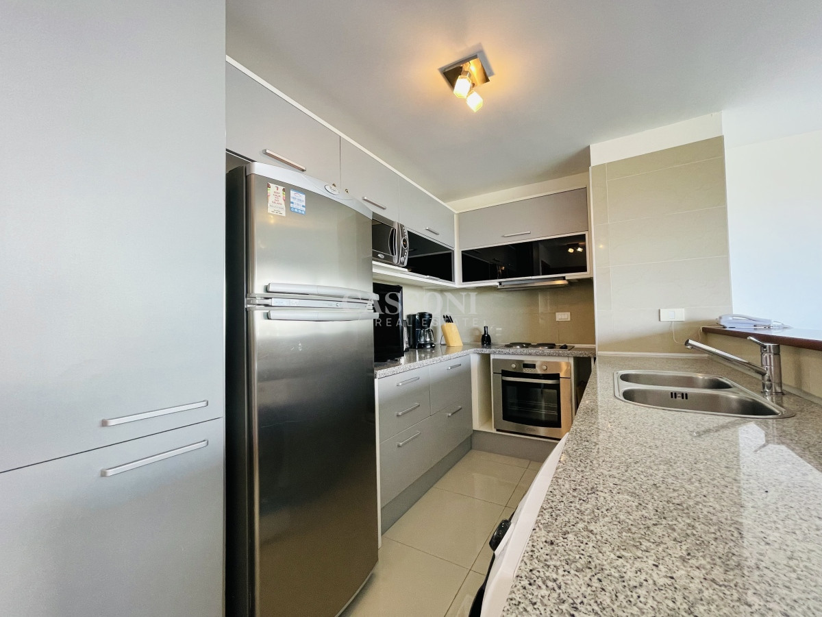 Apartamento ID.2650 - Apartamento de 2 Dormitorios y Parrillero Frente a Playa Brava, Punta del Este