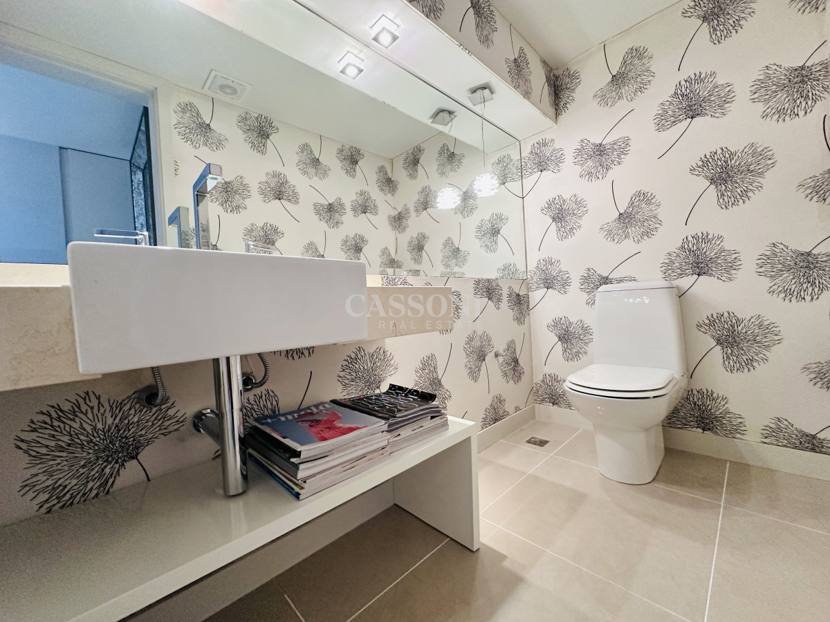 Apartamento ID.2594 - Lujoso Penthouse de 4 Dormitorios con Vista al Mar sobre Playa Mansa, Punta del Este