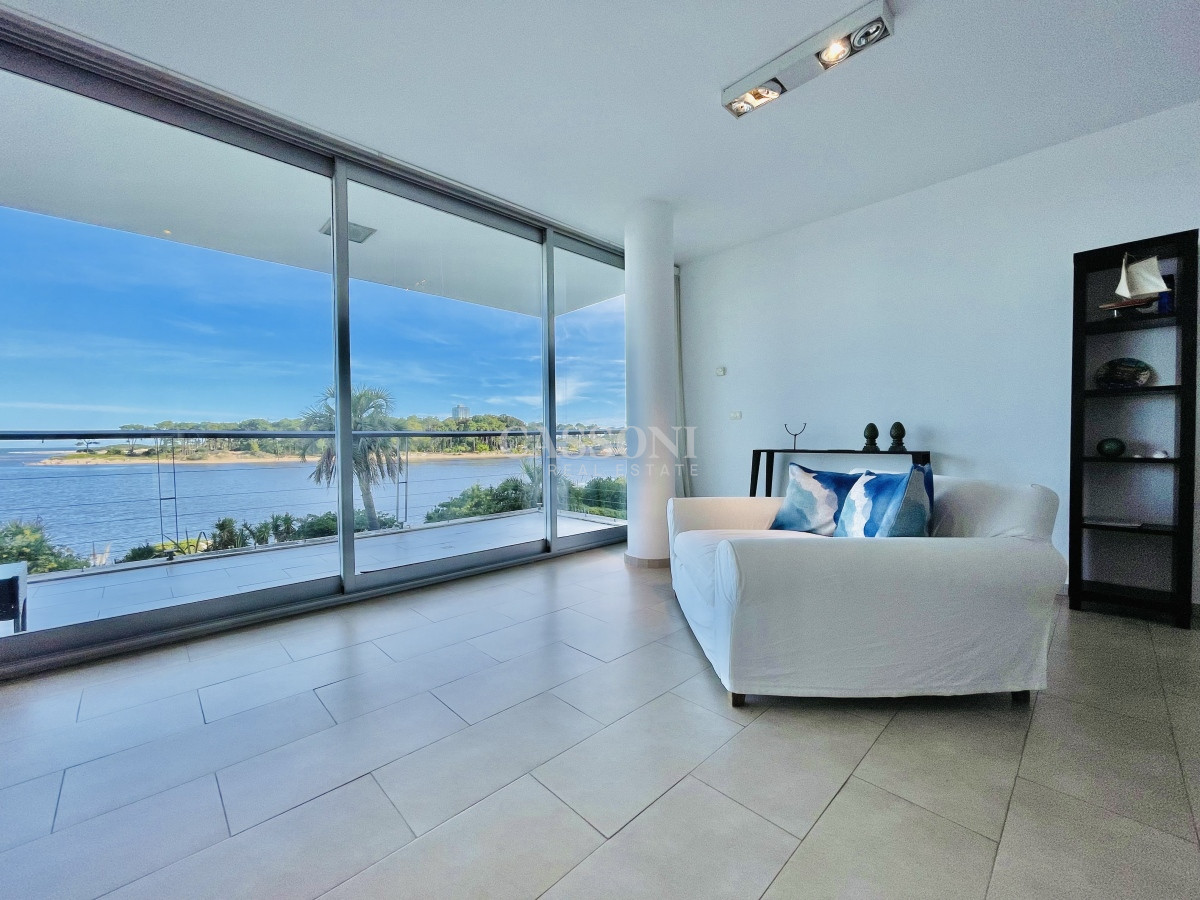 Apartamento ID.2466 - Venta de Moderno Apartamento de 3 Dormitorios Frente al Mar en La Barra