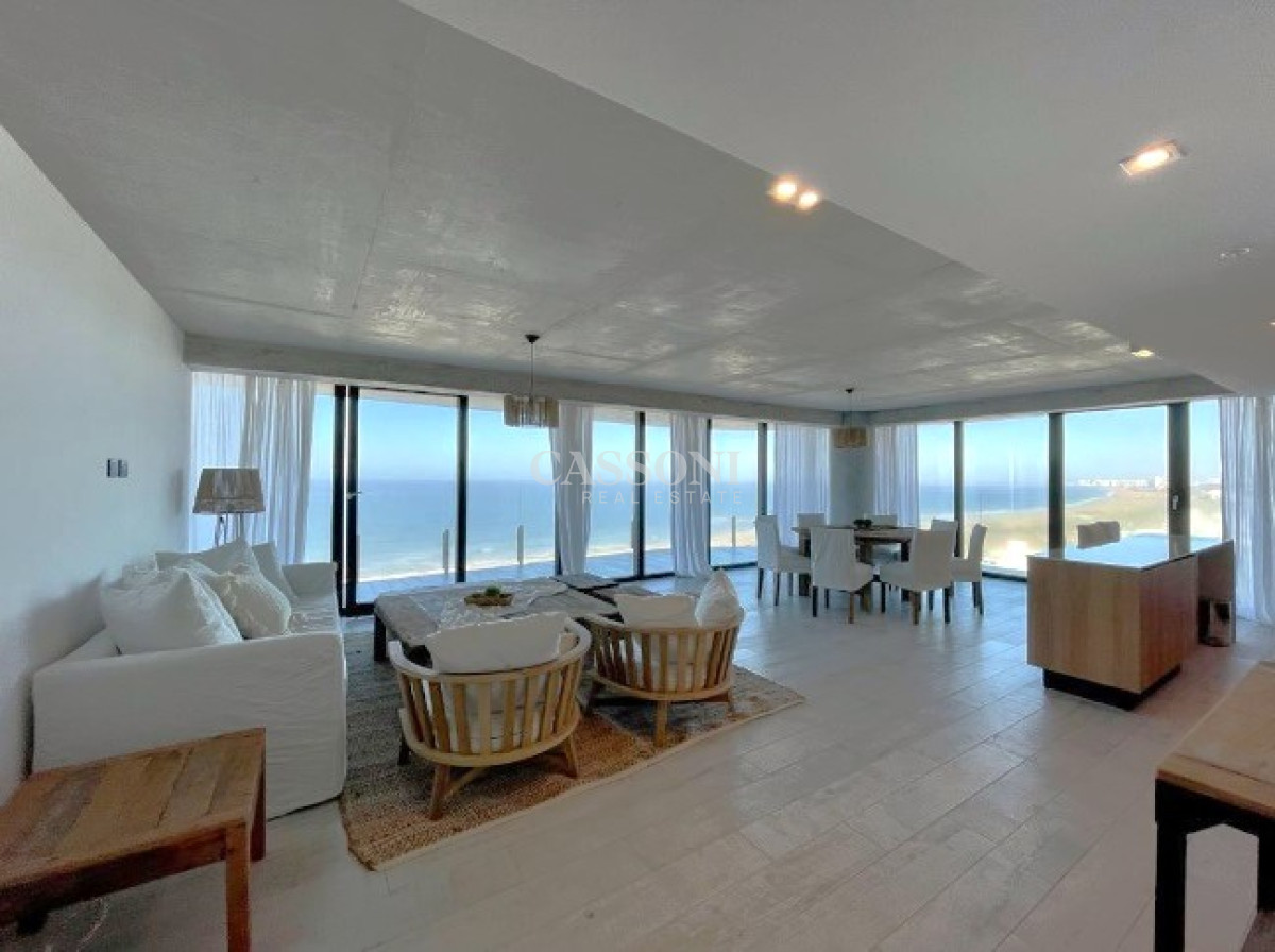 Apartamento ID.3247 - Venta de Apartamento de 2 Dormitorios en suite piso alto de Torre Surfside Village, Punta del Este