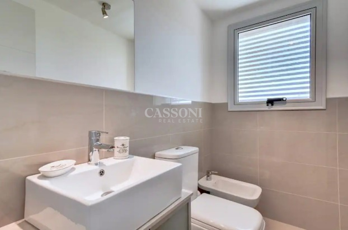 Apartamento ID.3293 - Apartamento de 3 Dormitorios en Venta Primera Línea del Mar, Playa Brava Punta del Este